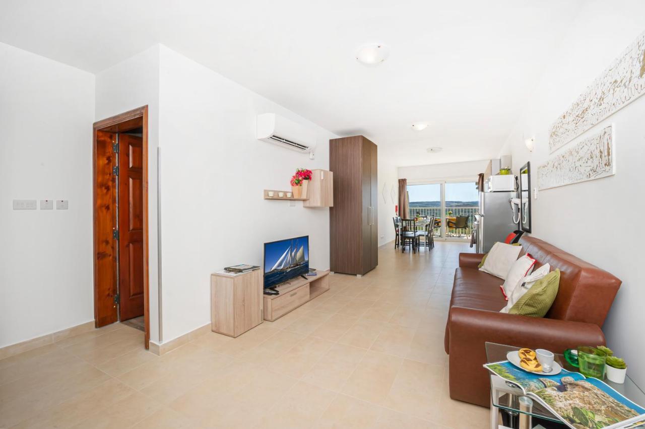 Summer Breeze Apartment With Panoramic Terrace - By Getawaysmalta Mellieha Exterior photo
